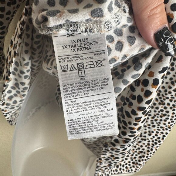 Old Navy Womens 1x Plus Size Leopard Print Relaxed Button Down Shirt - Picture 7 of 12